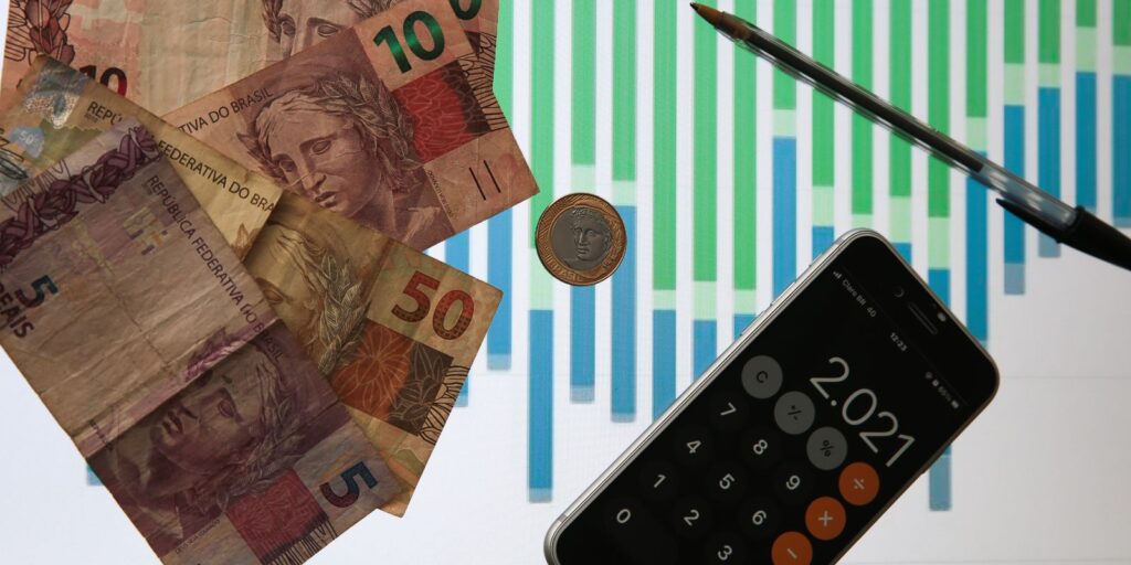 Boletim Focus prevê menos inflação e mais crescimento econômico