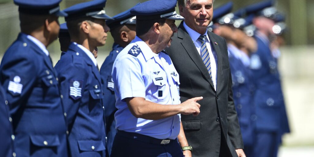 Ex-comandante da FAB confirma alerta de prisão a Bolsonaro por general