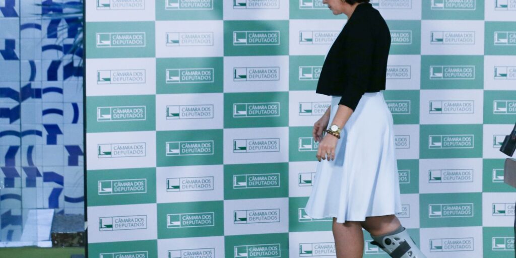 Carla Zambelli deixa o Brasil e diz que vai pedir licença do mandato