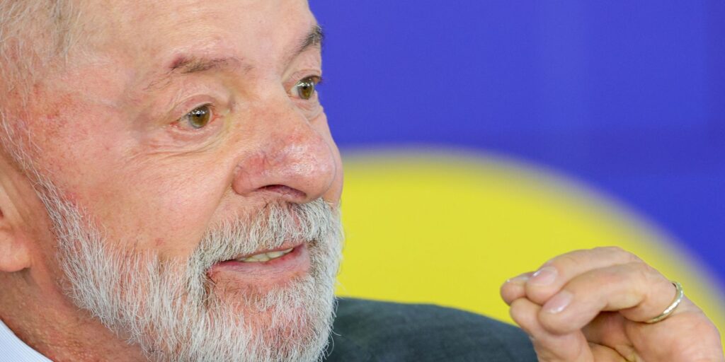Em coletiva, Lula disse que está otimista com redução da taxa de juros