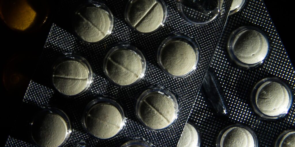 Médico alerta para riscos da automedicação para a saúde