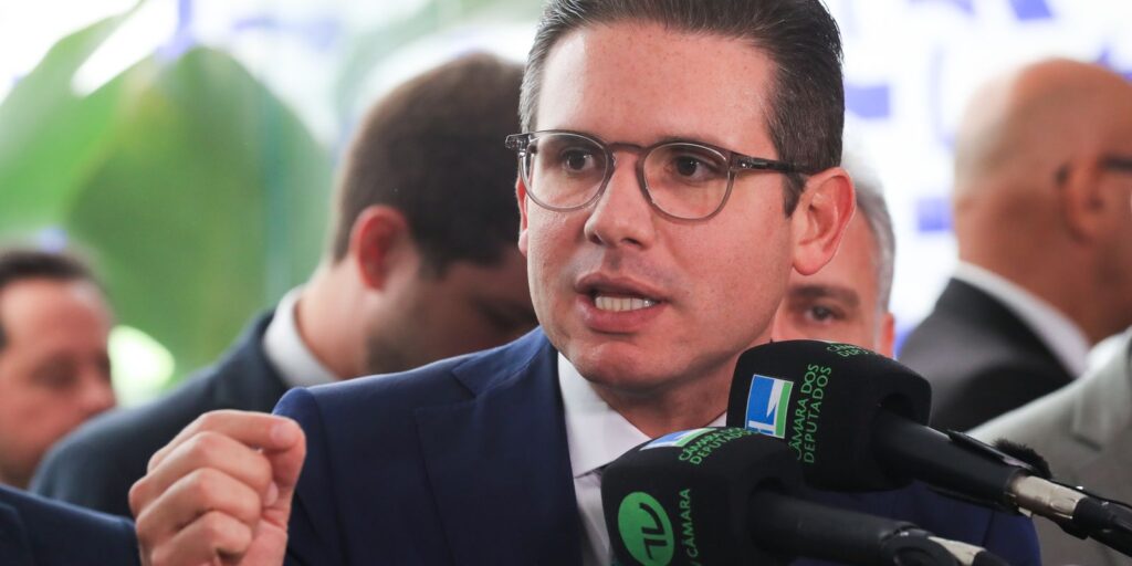 Motta volta atrás e diz que Câmara decidirá futuro de Carla Zambelli