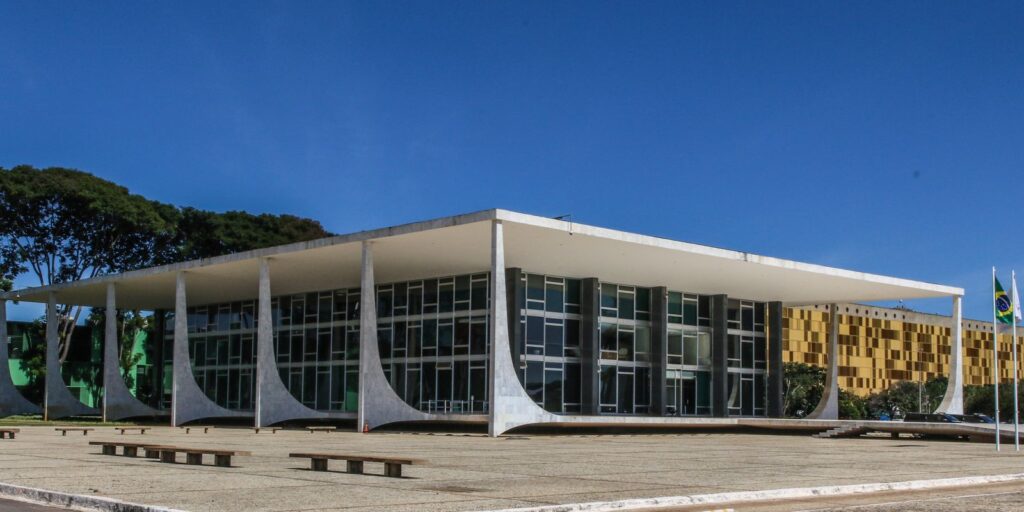 STF começa a interrogar Bolsonaro e mais 7 réus da trama golpista