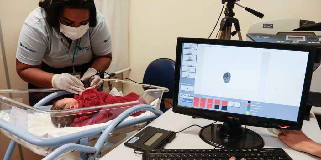 Taxa de fecundidade cai para 1,55 filho por mulher, mostra IBGE