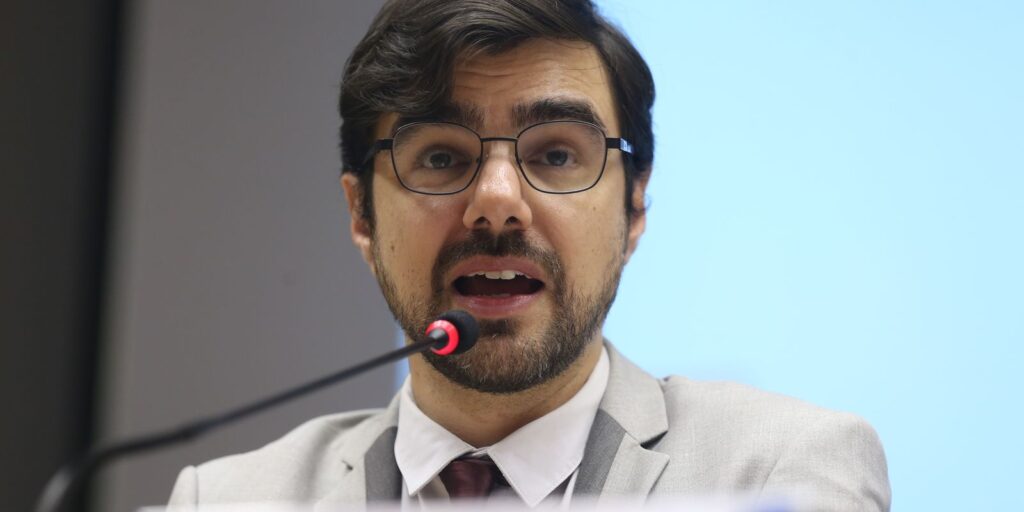 Taxação dos super-ricos é “fundamental”, aponta estudo do governo