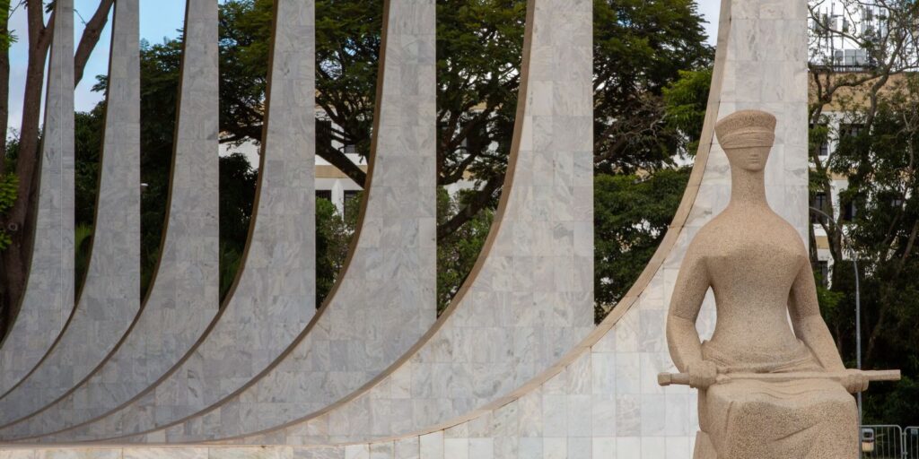 1ª Turma do STF tem maioria para manter Bolsonaro com tornozeleira