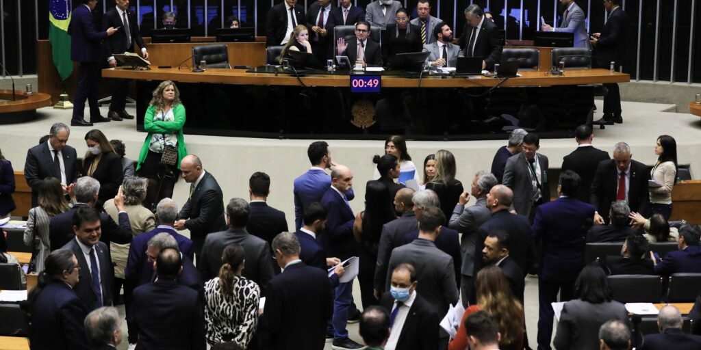Câmara aprova urgência para projeto que corta subsídios