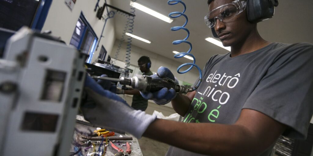 Carreta Digital já qualificou mais de seis mil estudantes este ano
