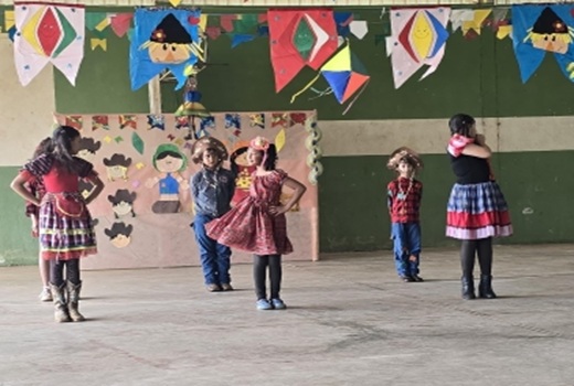 Festa Junina da Escola Municipal Raimundo Pedro de Souza celebra tradição e integração na zona rural