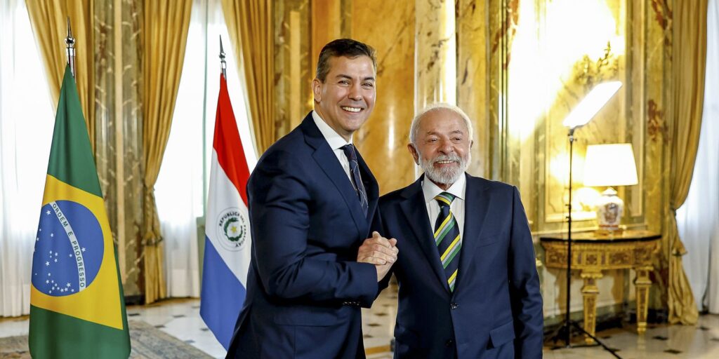 Lula se reúne com presidente do Paraguai na Argentina