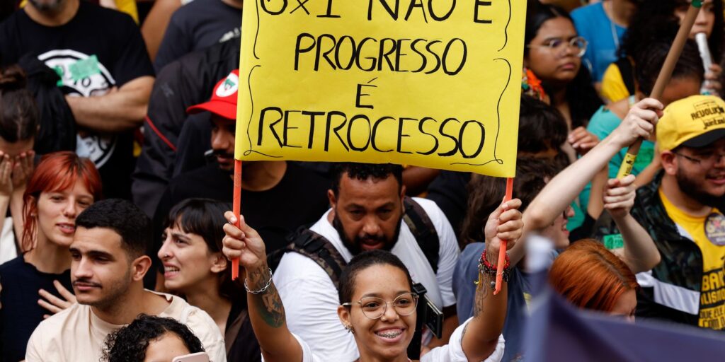 Movimentos sociais lançam plebiscito sobre escala 6x1 e isenção de IR