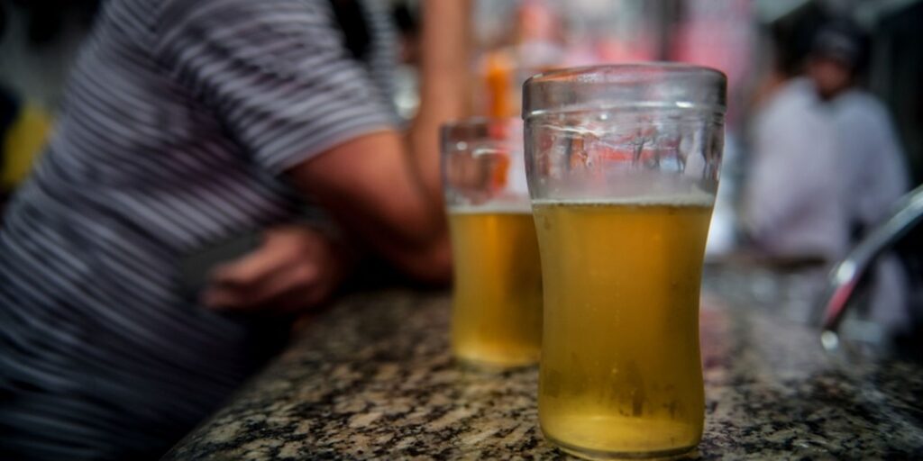 OMS quer aumento de 50% nos preços do tabaco, álcool e açucarados