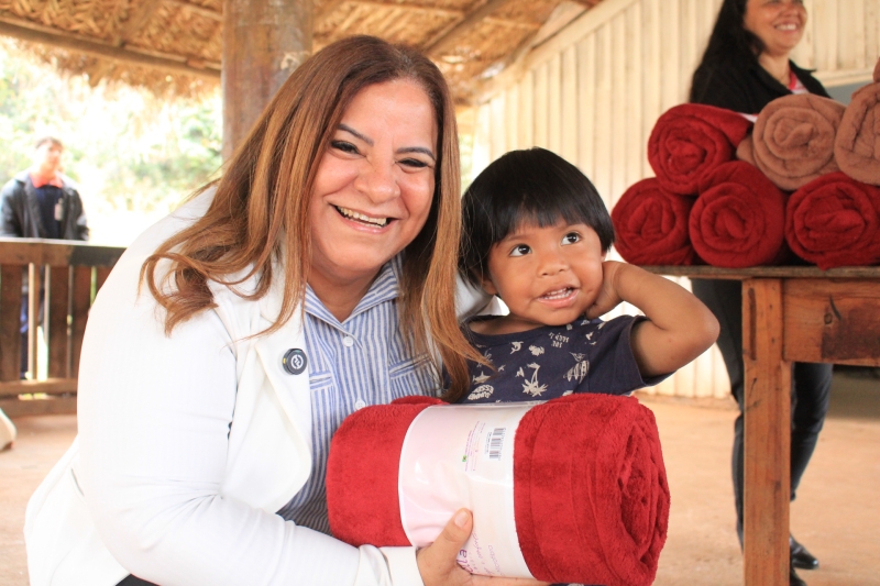 Prefeitura de Brasilândia entrega mantas térmicas à comunidade Ofaié em ação de proteção social no inverno