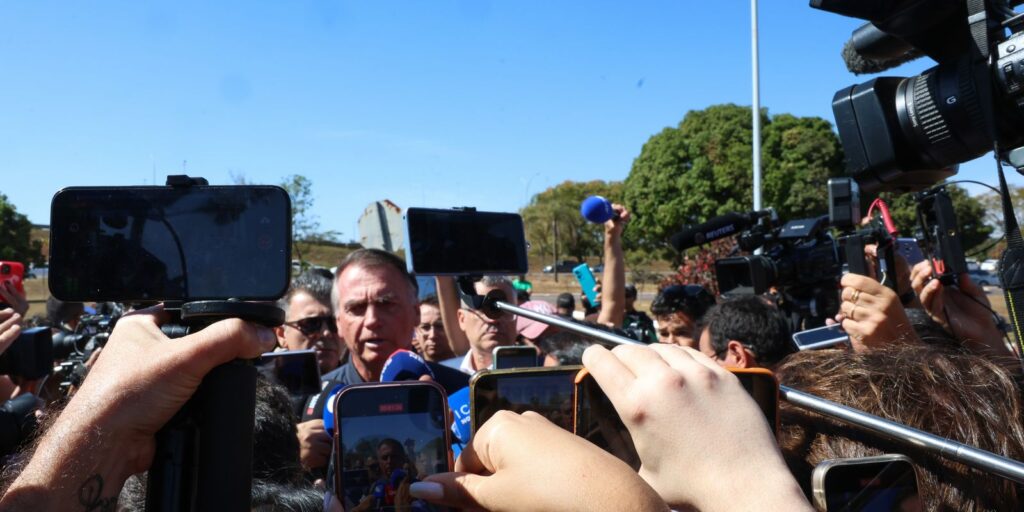 "Suprema humilhação", diz Bolsonaro sobre tornozeleira eletrônica