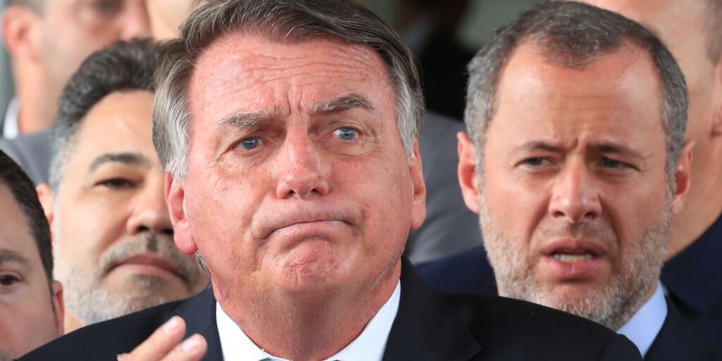 Bolsonaro tem prisão domiciliar decretada por descumprir cautelar