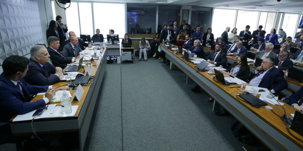 CPMI do INSS quer ouvir investigados presos em operação da PF
