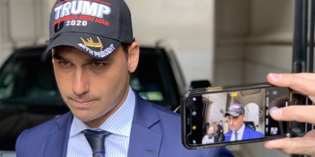 Hugo Motta impede Eduardo Bolsonaro de assumir liderança na Câmara