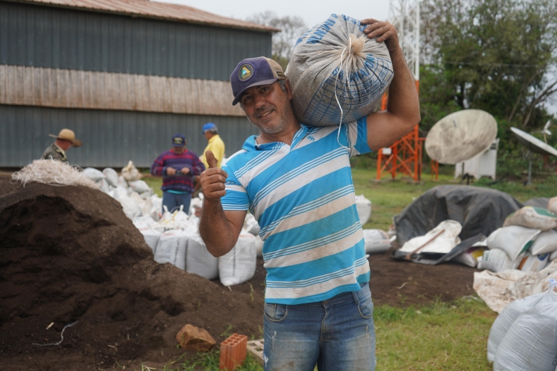 Nioaque lança Programa Terra Fértil com distribuição de 50 toneladas de adubo