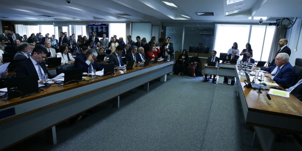 PEC da Blindagem é barrada na CCJ do Senado