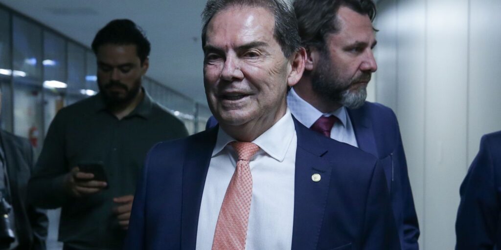 Relator da anistia vai discutir texto com PT, União, PP e PDT