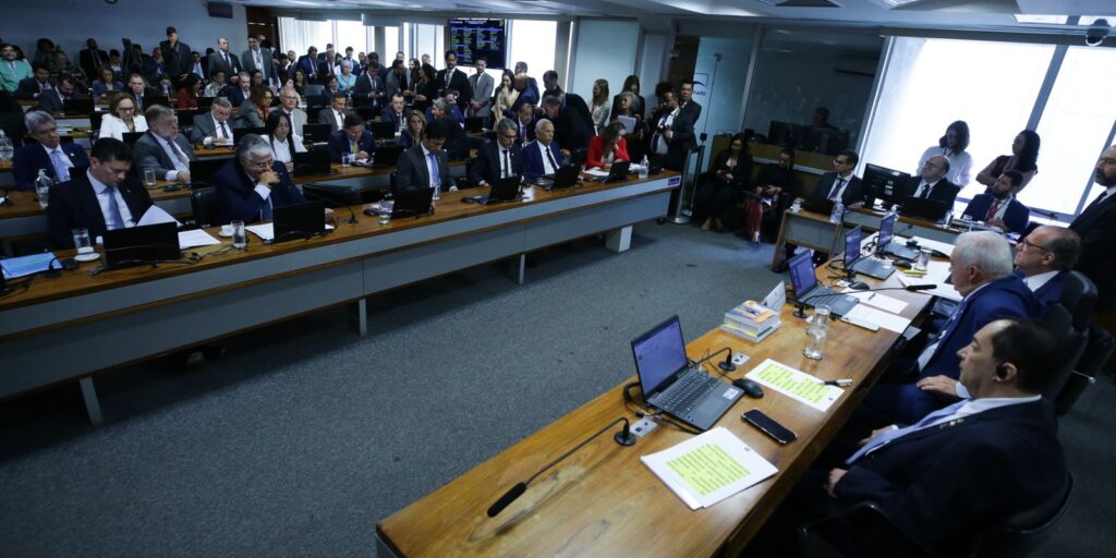 Senado considera PEC da Blindagem inconstitucional e arquiva proposta